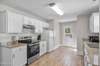 1112 S 10th Street, Wilmington, NC 28401 — 3-bedroom home, Wilmington, NC, photo 6 of 27: Kitchen