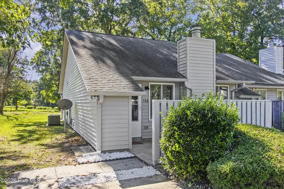 15a Masters Court Drive, New Bern, NC 28562 — 2-bedroom townhome in River Bend, New Bern, NC, photo 1 of 36: 15a Masters Court Drive