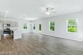 602 S Squires Run Lane, Richlands, NC 28574 – photo 7: Living Room