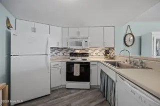 1400 E Ft Macon Road 410, Atlantic Beach, NC 28512 – photo 9: 23-web-or-mls-IMG_0062