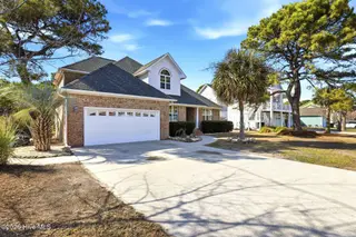 717 Settlers Lane, Kure Beach, NC 28449 – photo 5: 3_717_Settlers_Ln_-_Exteriors_009