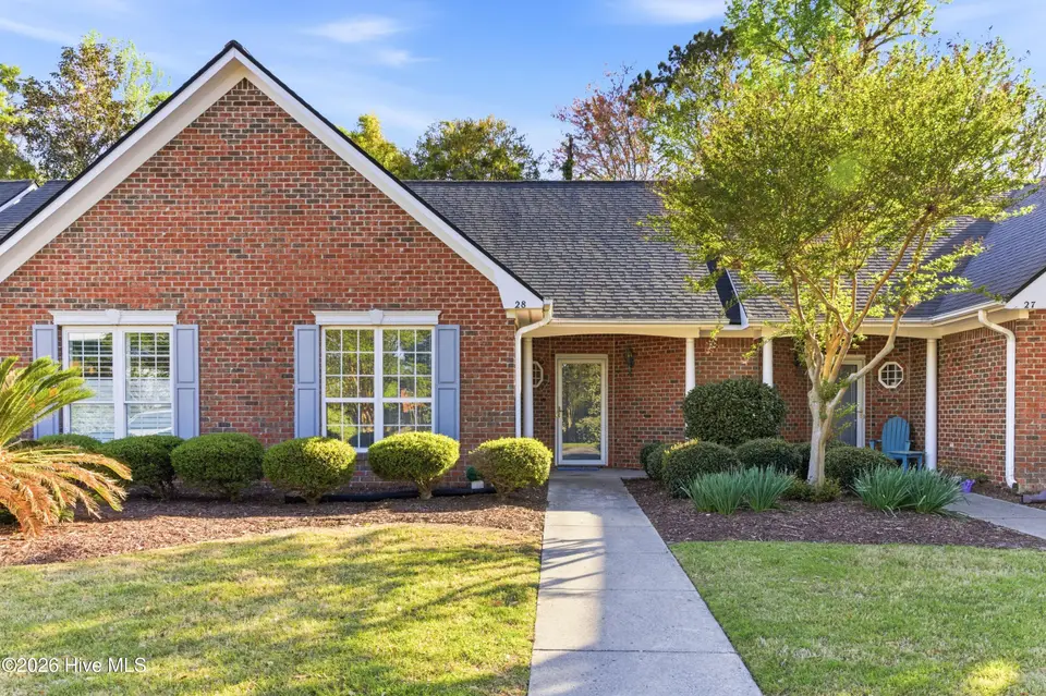 1600 Sturdivant Drive Apt 28, Wilmington, NC 28403 – photo 1 of 25: 001_1600_studivant_drive-1_870