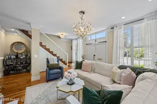 604 E Front Street, New Bern, NC 28560 – photo 13: living room