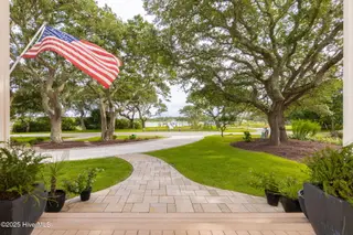 2209 Front Street, Beaufort, NC 28516 – photo 2: 24-web-or-mls-cchadwick-visuals-2209-fro