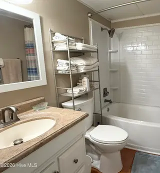 4905 Hunting Ridge Road NW, Wilson, NC 27896 — 3-bedroom manufactured home in Windemere, Wilson, NC, photo 13 of 16: 2nd Bathroom