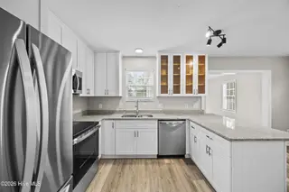 711 Ann Street, Wilmington, NC 28401 – photo 17: 24_kitchen