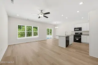 104 Palm Circle, Havelock, NC 28532 – photo 12: 27-web-or-mls-DSC_0411