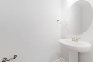 238 Cline Way Unit 126, Beaufort, NC 28516 – photo 21: Powder Room