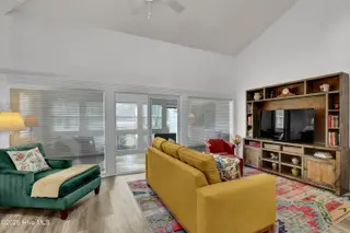724 Azalea Drive 433, Hampstead, NC 28443 – photo 11: Living Room