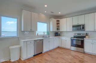 601 New River Inlet Road, North Topsail Beach, NC 28460 – photo 22: 601 New River Inlet Road - Interior - Ed