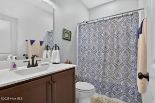 1200 Caracara Drive, New Bern, NC 28560 – photo 12: Guest Bath