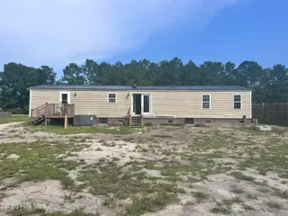 383 Woodside Drive, Hampstead, NC 28443 — 3-bedroom manufactured home in Creekside Estates, Hampstead, NC, photo 2 of 18: IMG_1764