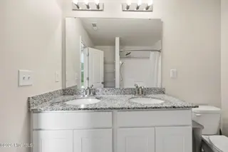881 Ashbury Lane, Ayden, NC 28513 — 4-bedroom home in Ashbury, Ayden, NC, photo 23 of 43: Master Bath 2