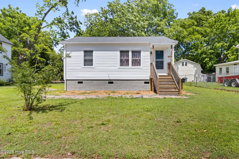 406 Walnut Street, Elizabeth City, NC 27909 – photo 1 of 32: 1-web-or-mls-walnu