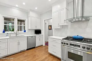 1924 London Lane, Wilmington, NC 28405 – photo 15: 53-web-or-mls-DSC08426