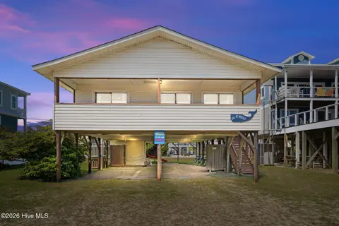 508 W Beach Dr, Oak Island
