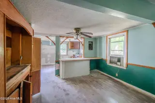 409 S Bodenheimer Street, Burgaw, NC 28425 — 3-bedroom home, Burgaw, NC, photo 8 of 33: 7-web-or-mls-409 S Bodenheimer St-107