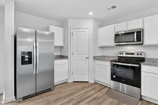 2532 Provence Drive SE, Bolivia, NC 28422 – photo 7: 09_2532_Provence_Dr_SE-Kitchen-GE33