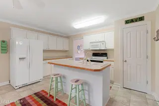 526 Pearson Circle, Newport, NC 28570 – photo 7: Kitchen with island