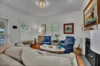 209 N Lord Street, Southport, NC 28461 – photo 6: Living Room