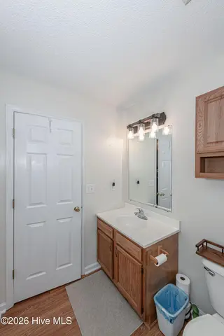 319 Riggs Road, Hubert, NC 28539 – photo 23: Hallway full bathroom