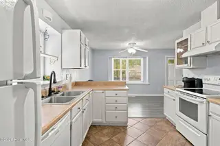 114 NW 23rd Street, Oak Island, NC 28465 — 2-bedroom home in Pinners Point, Oak Island, NC, photo 19 of 32: 23-web-or-mls-DSC09390
