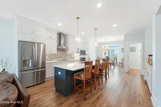 200 Olde Towne Yacht Club Drive 27 Inlet Cove/Slip 84, Morehead City, NC 28557 – photo 11: Kitchen with coffee bar