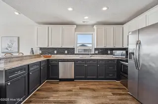 3536 Island Drive, North Topsail Beach, NC 28460 – photo 12: 2025.04.14_3536 Island Dr MLS (13)