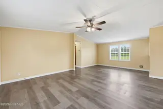 405 Lynchfield Drive, New Bern, NC 28560 – photo 6: Living Room