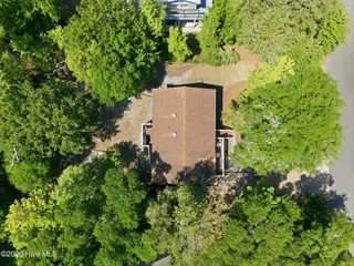 137 Doe Drive, Emerald Isle, NC 28594 – photo 11: 11-web-or-mls-dji_20260423142938_0712_d