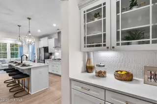 621 Dressage Way, Wilmington, NC 28411 — 5-bedroom home in Scotts Hill Village, Wilmington, NC, photo 14 of 20: Butlers Pantry SIMILAR HOME NOT SUBJECT