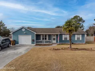 319 Riggs Road, Hubert, NC 28539 – photo 3: Front