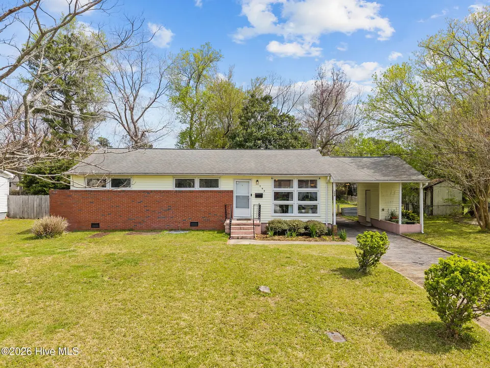 706 Vernon Drive, Jacksonville, NC 28540 – photo 1 of 25: 706 Vernon Drive, Jacksonville, NC