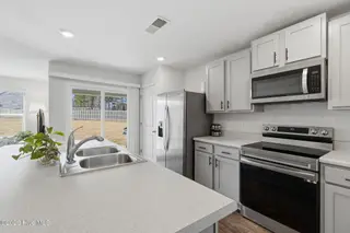 141 Fresh Air Drive, Hampstead, NC 28443 – photo 14: 19-web-or-mls-GI - 141 Fresh Air Dr - Li