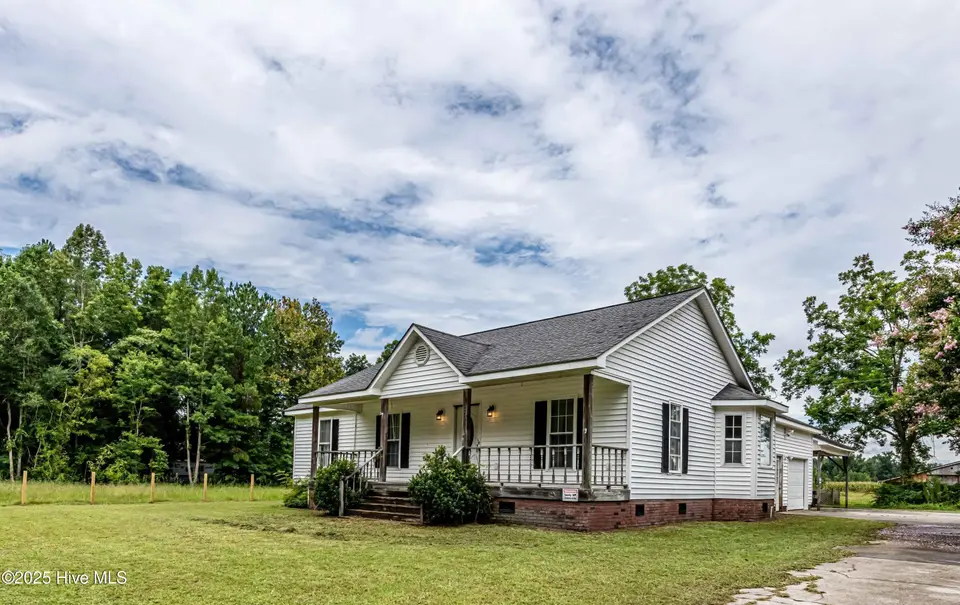127 Rodney Lanier Road, Chinquapin, NC 28521 — 3-bedroom home, Chinquapin, NC, photo 1 of 61: Front side