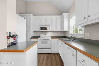 263 Laurie Ellis Road, Winterville, NC 28590 – photo 8: 19-web-or-mls-LHV_6142
