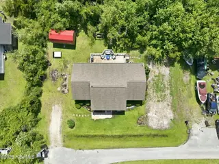 202 Willis Drive, Harkers Island, NC 28531 – photo 14: 16-web-or-mls-202 Willis Dr 016_edit