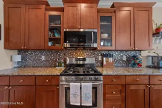 124 W Pelican Drive, Oak Island, NC 28465 – photo 13: 24-web-or-mls-CZ9A9109