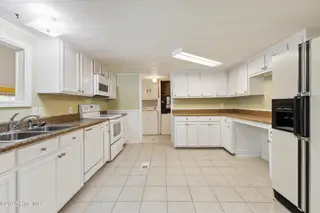 630 Dogwood Drive, Sunset Beach, NC 28468 – photo 10: Kitchen