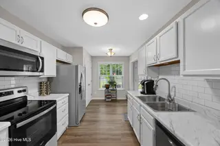 113 Rolling Meadow Drive, Richlands, NC 28574 — 3-bedroom home in Rolling Meadows, Richlands, NC, photo 16 of 46: 19_kitchen