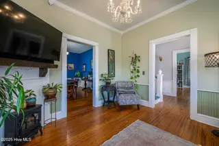 406 Queen Street, New Bern, NC 28560 – photo 2: Living Room