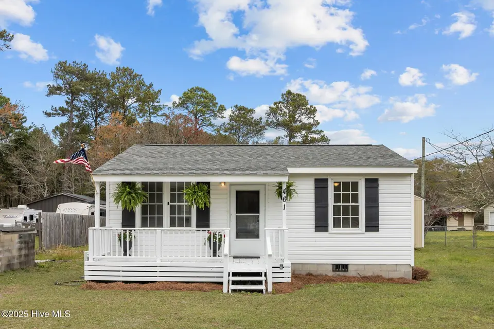 461 Old Folkstone Road, Holly Ridge, NC 28445 – photo 1 of 38: 1-web-or-mls-IMG_2310
