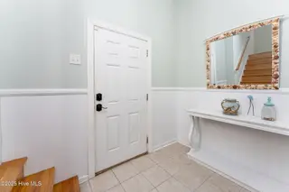 104 Sea Oaks Court, North Topsail Beach, NC 28460 – photo 4: foyer