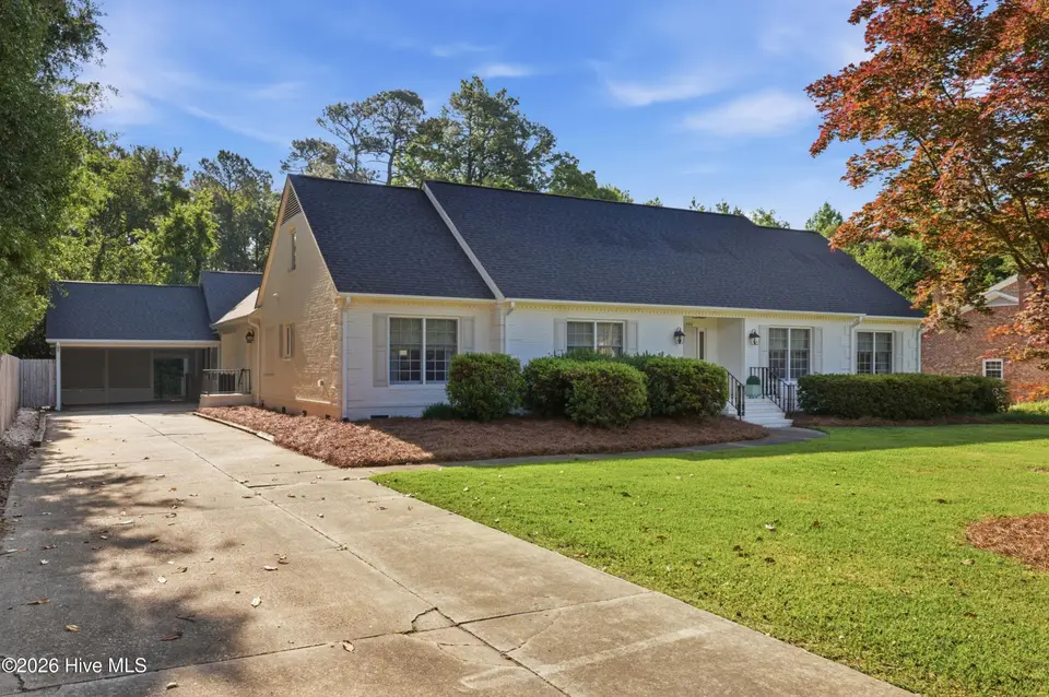 1925 Hawthorne Road, Wilmington, NC 28403 – photo 1 of 52: 001_1925_hawthorne_road-1_342