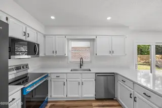 1101 Hunting Ridge Road, Wilmington, NC 28412 — 4-bedroom home in Echo East, Wilmington, NC, photo 5 of 41: Kitchen (92)