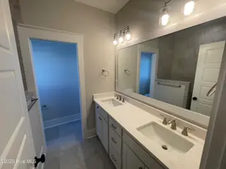 1526 Manta Ray Way, Sunset Beach, NC 28468 – photo 11: Owners Bath