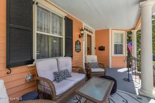 209 S 6th Street, Wilmington, NC 28401 – photo 7: 6thS209-2fprchShaneL33A6548-CR2