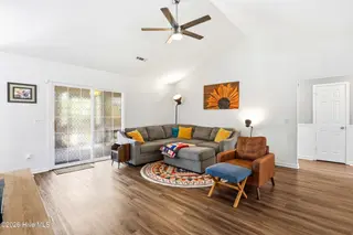8504 Lakeview Drive, Wilmington, NC 28412 – photo 9: 7_8504_lakeview_dr_007