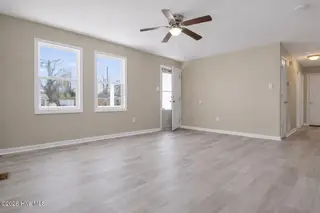 309 Lakewood Drive, Jacksonville, NC 28546 – photo 3: Beige living grey floor