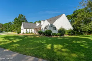 102 Fairway Drive W, Morehead City, NC 28557 – photo 3: Stunning Brandywine home